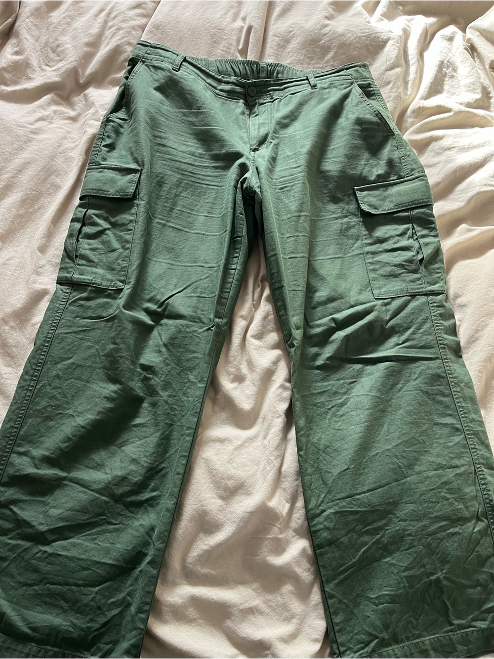 Uniqlo Men's Cargo Pants in Green with Utility Pockets